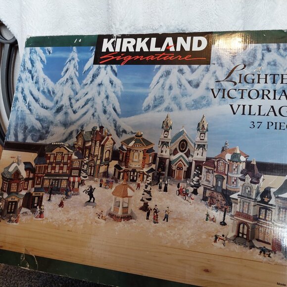 Kirkland Christmas village - Picture 2 of 6